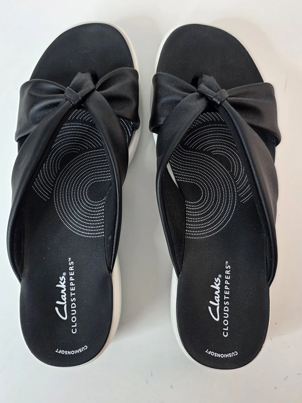 Clarks Cloudsteppers Cushionfit Black & White Thong Comfort Sandals Size 8.5